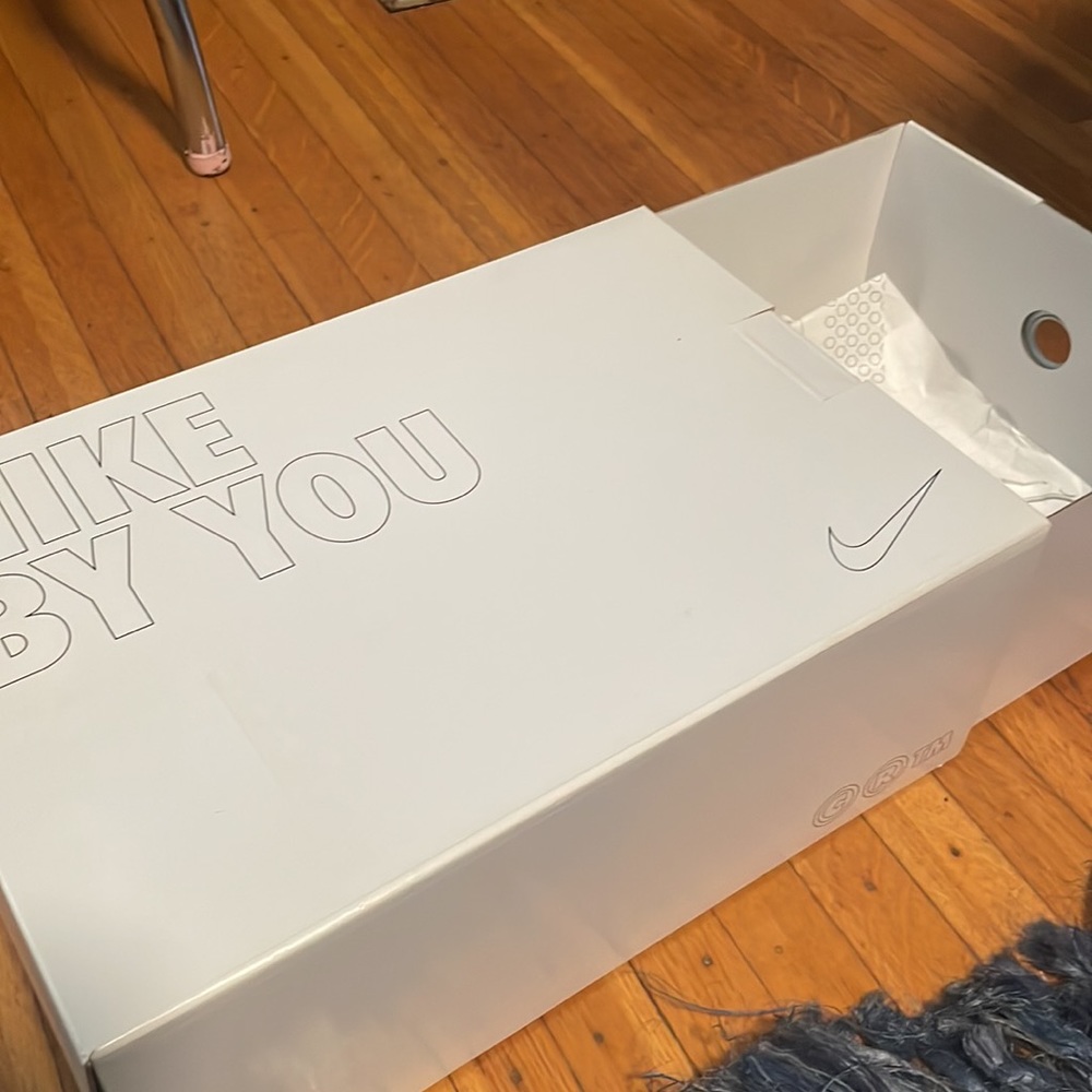 Only Worn Inside! Excellent Condition! - image 7